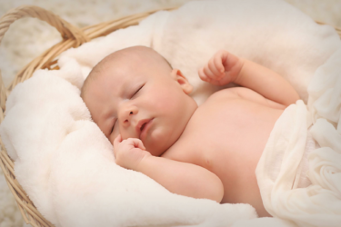 生後1ヶ月の赤ちゃんが寝ない原因は？寝かせるコツがある？