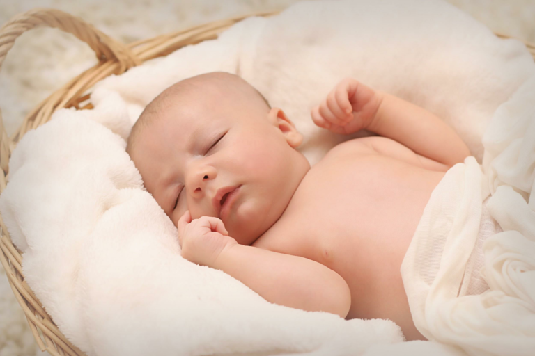 生後1ヶ月の赤ちゃんが寝ない原因は 寝かせるコツがある 子育てブック